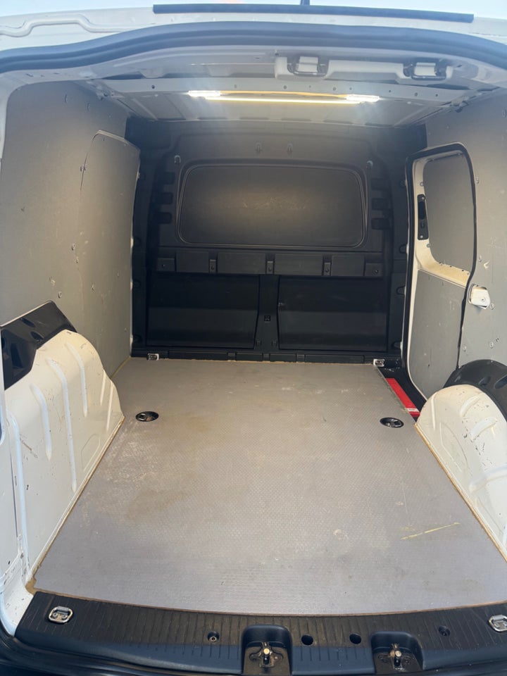 VW Caddy 2,0 TDi 102 Cargo