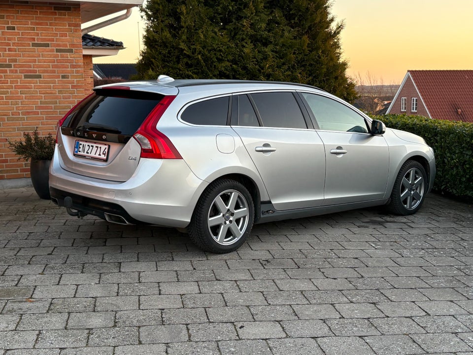 Volvo V60 2,0 D4 190 Momentum aut. 5d