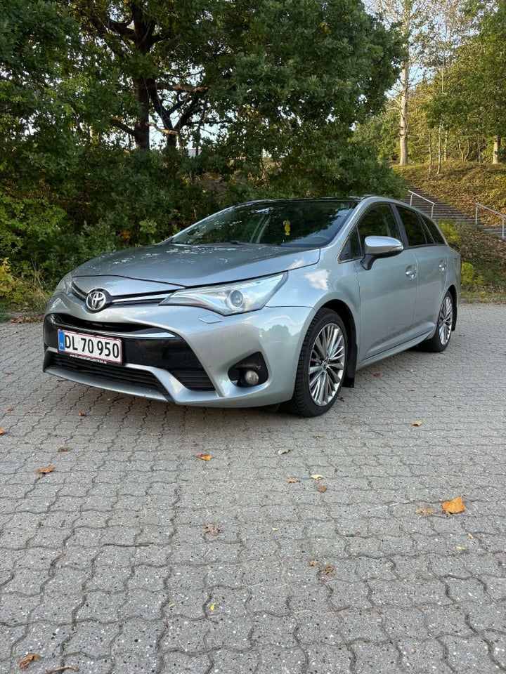 Toyota Avensis 1,8 VVT-i T2 Premium Touring Sports 5d