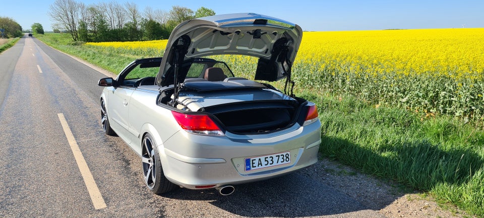 Opel Astra 1,8 16V Cosmo TwinTop aut. 2d
