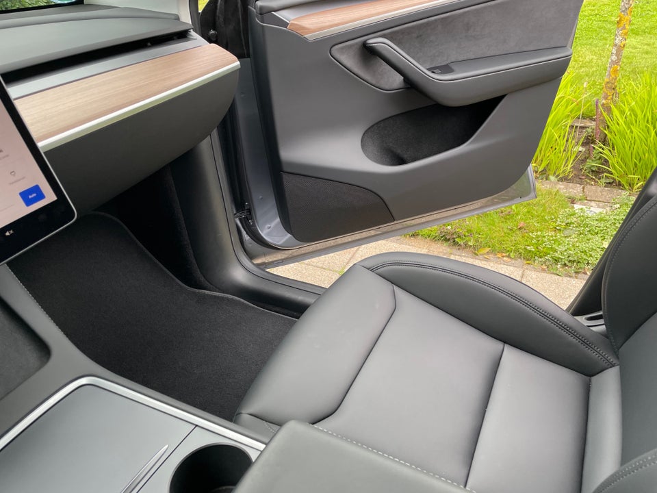 Tesla Model Y Long Range AWD 5d