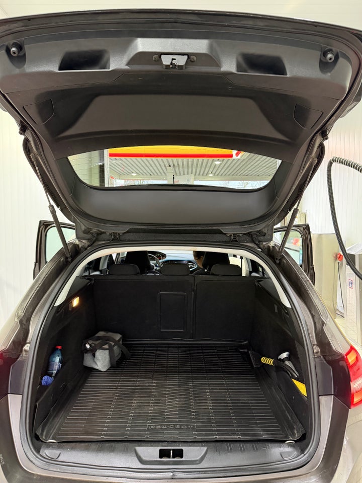 Peugeot 308 1,6 BlueHDi 120 Allure SW 5d