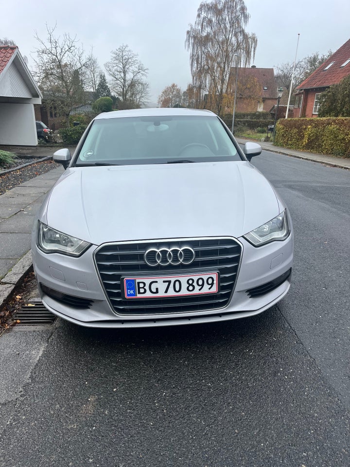 Audi A3 1,6 TDi Attraction 4d