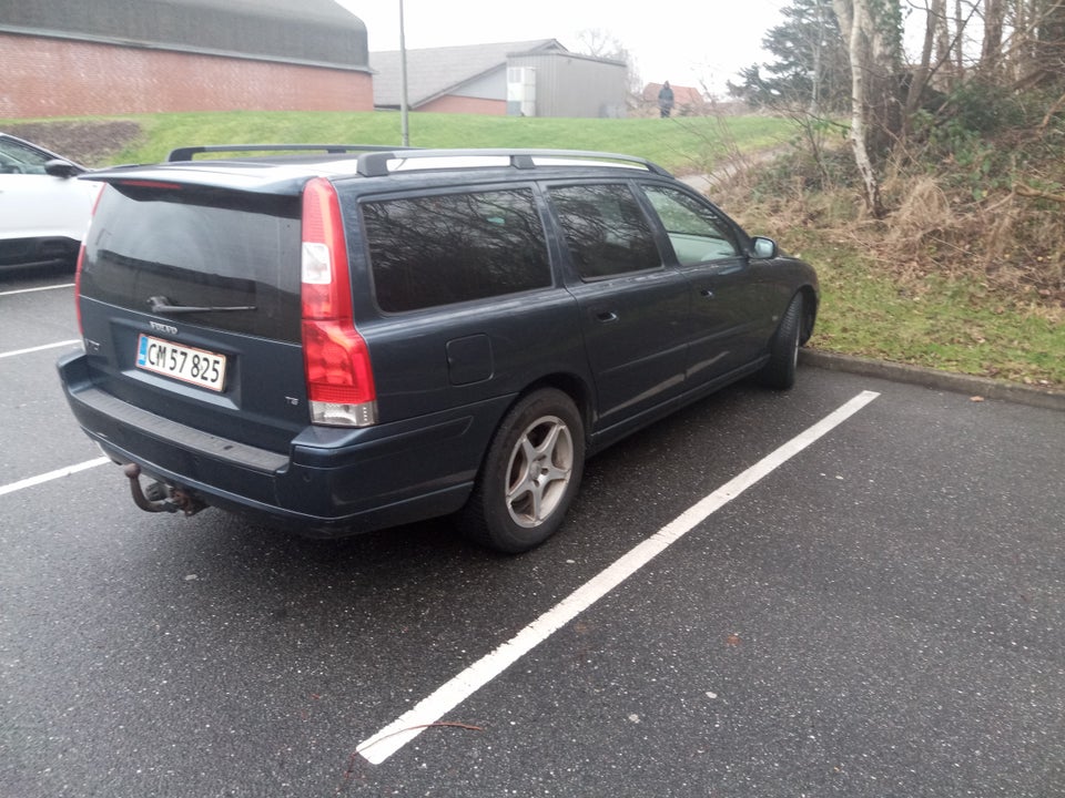 Volvo V70 2,4 T5 Momentum aut. 5d