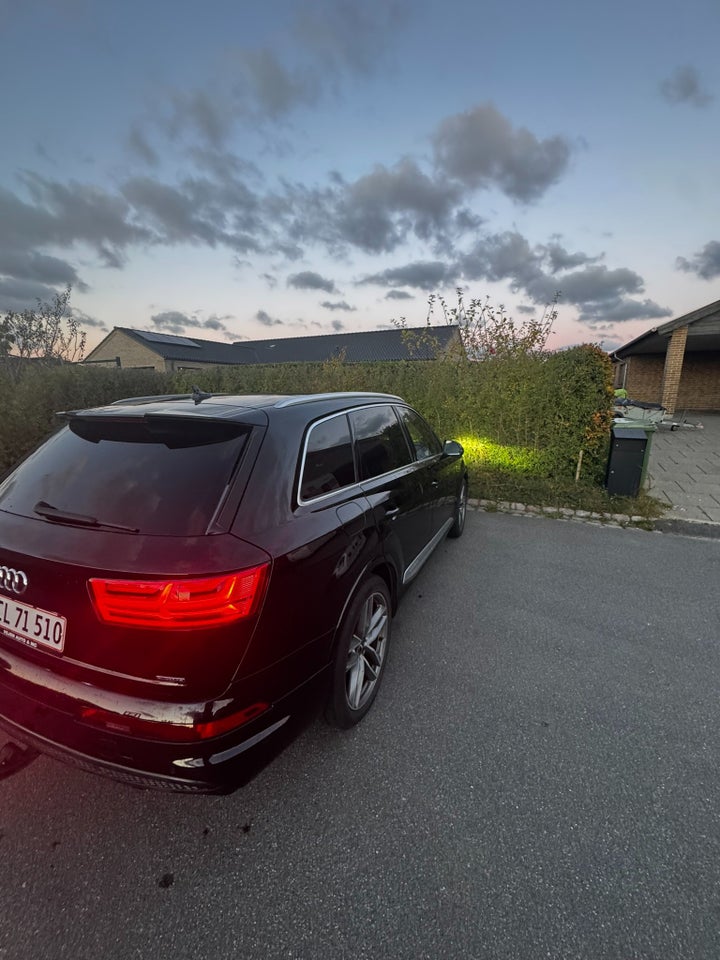 Audi Q7 3,0 TDi 272 S-line quattro Tiptr. 7prs 5d
