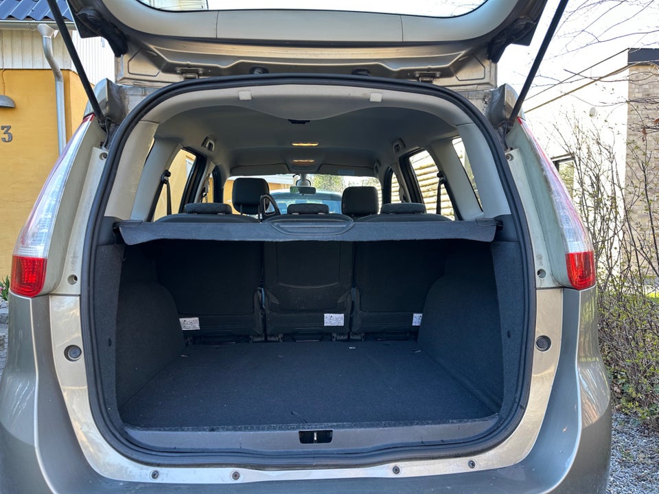 Renault Grand Scenic III 1,6 16V Expression 5d
