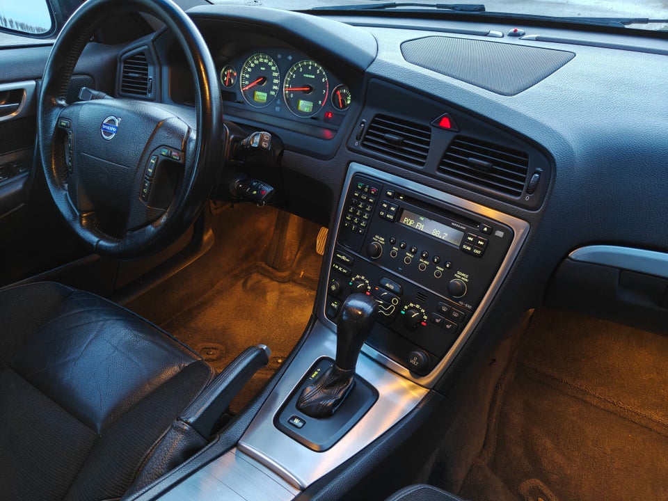 Volvo V70 2,4 T5 Momentum aut. 5d