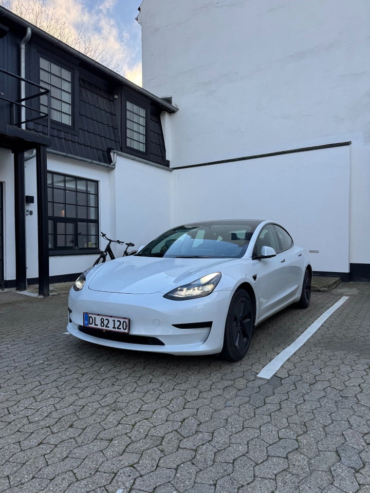 Tesla Model 3 Standard Range+ RWD 4d