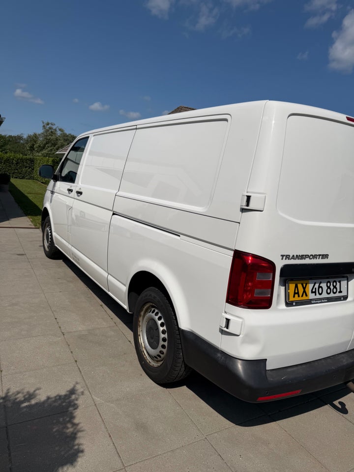 VW Transporter 2,0 TDi 140 Kassevogn DSG lang