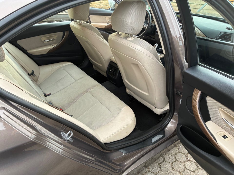 BMW 320i 2,0 Modern Line aut. 4d