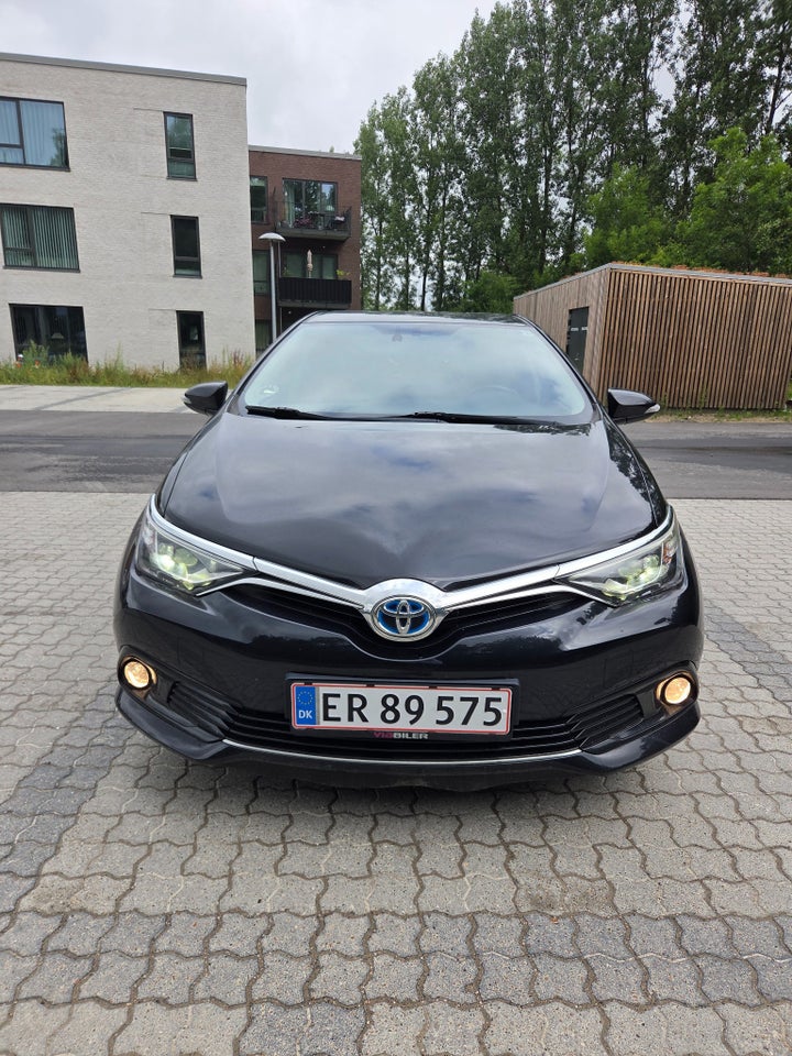 Toyota Auris 1,8 Hybrid H4 CVT 5d