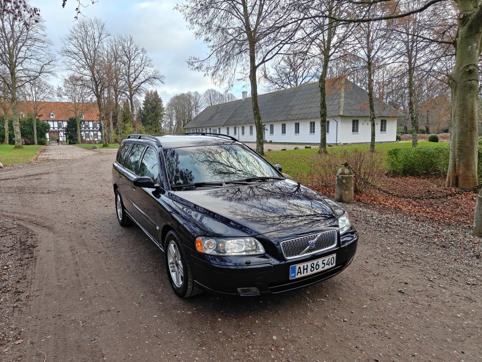 Volvo V70 2,4 T5 Momentum aut. 5d