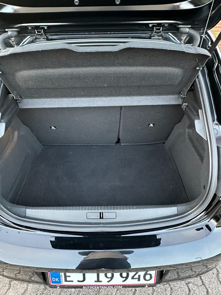 Peugeot e-208 50 GT Sky 5d