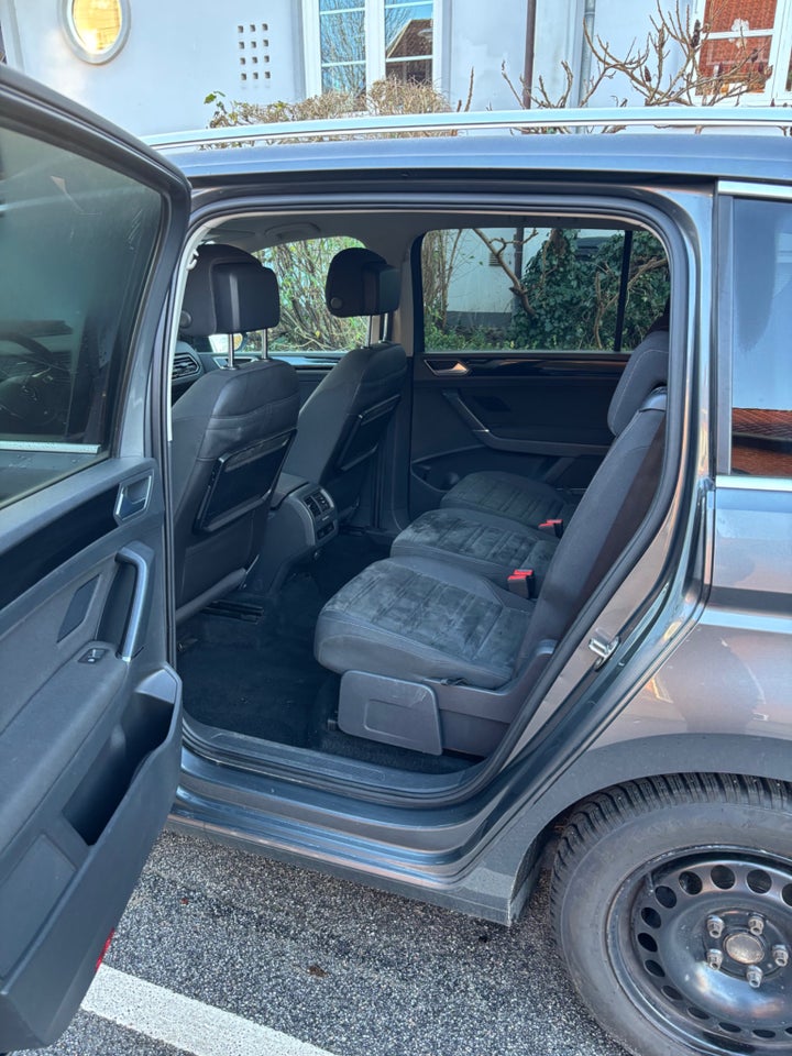 VW Touran 1,6 TDi 115 Highline 7prs 5d