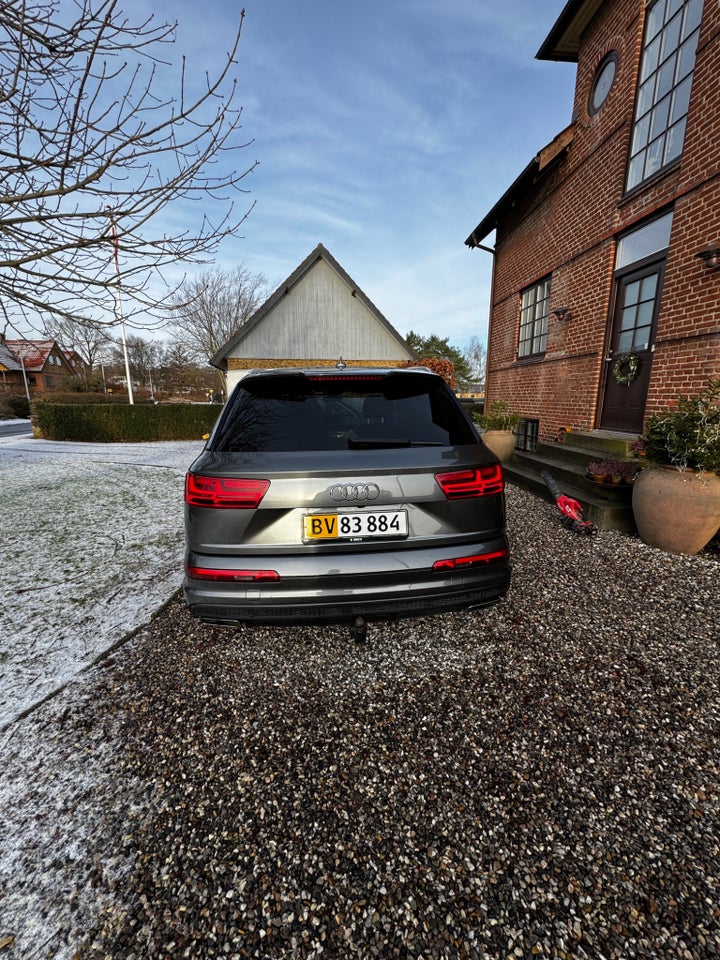 Audi Q7 3,0 TDi 272 S-line quattro Tiptr. Van 5d