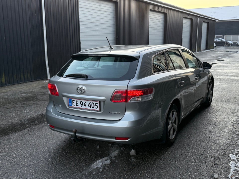 Toyota Avensis 1,6 VVT-i TX stc. 5d