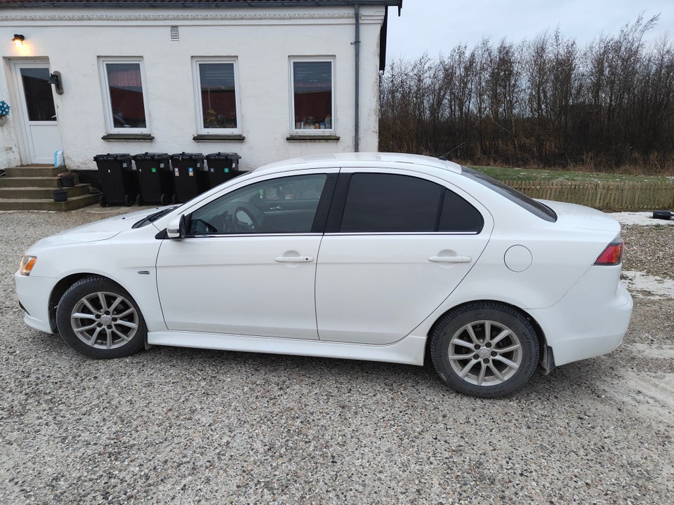 Mitsubishi Lancer 1,6 Invite SportSedan 4d