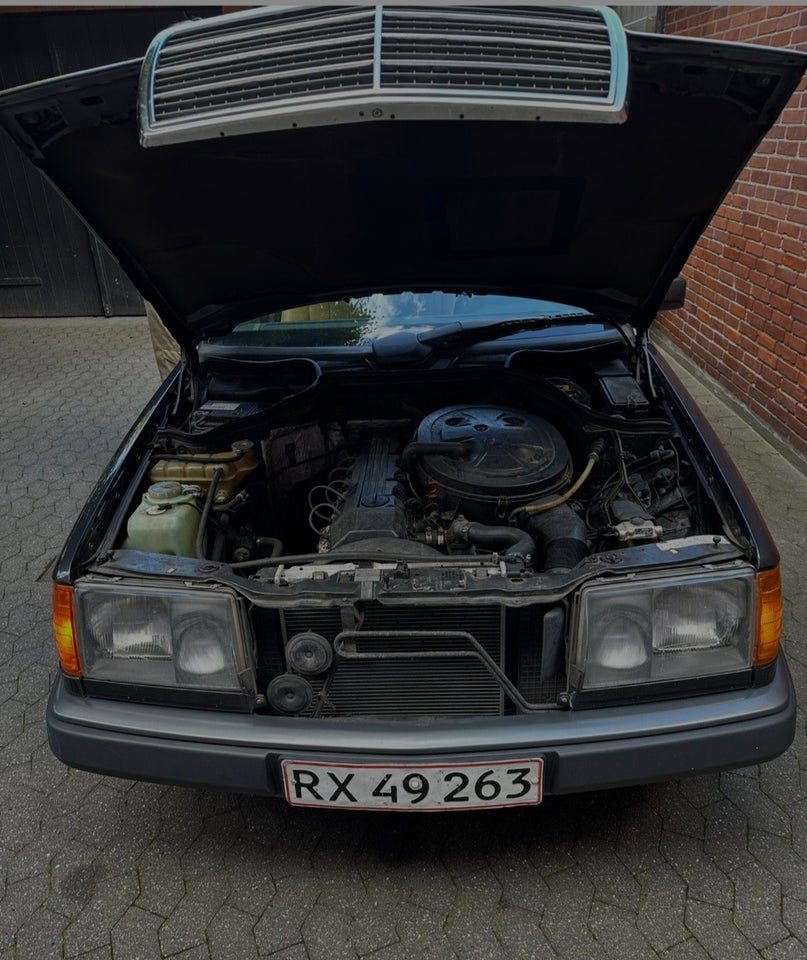 Mercedes 300 CE-24 3,0 aut. 2d