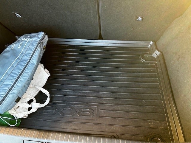 Peugeot 208 1,2 PureTech 100 Allure EAT8 5d