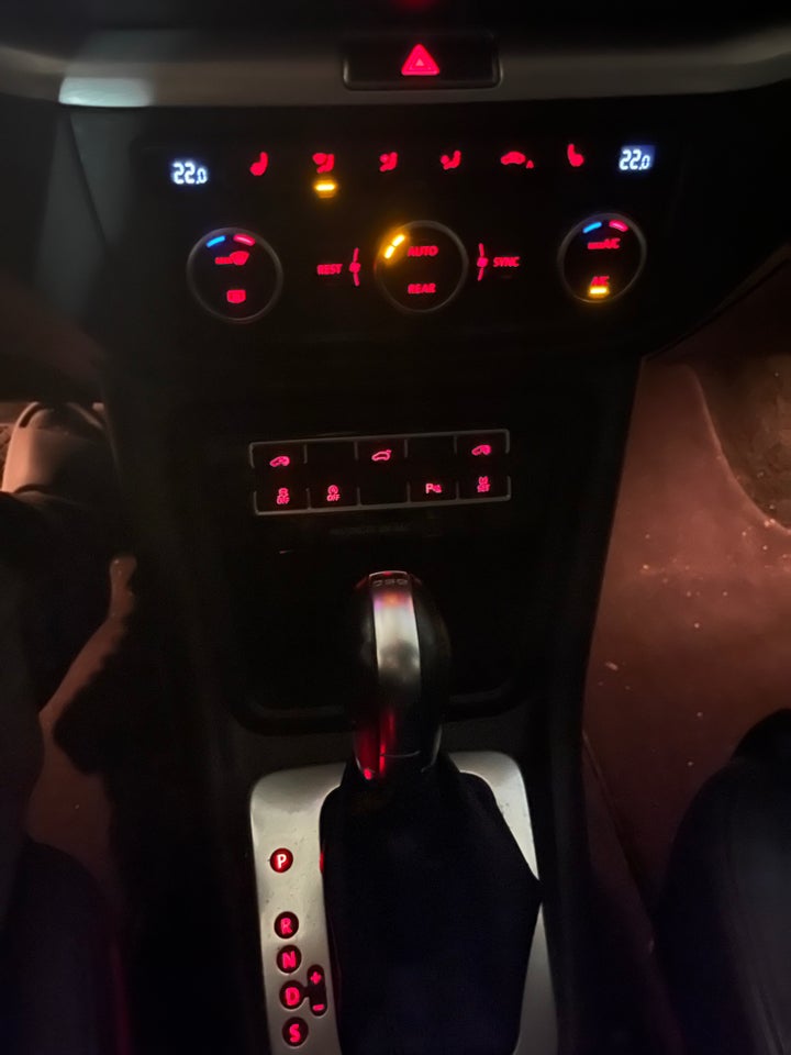 VW Sharan 2,0 TDi 140 Highline DSG BMT 5d