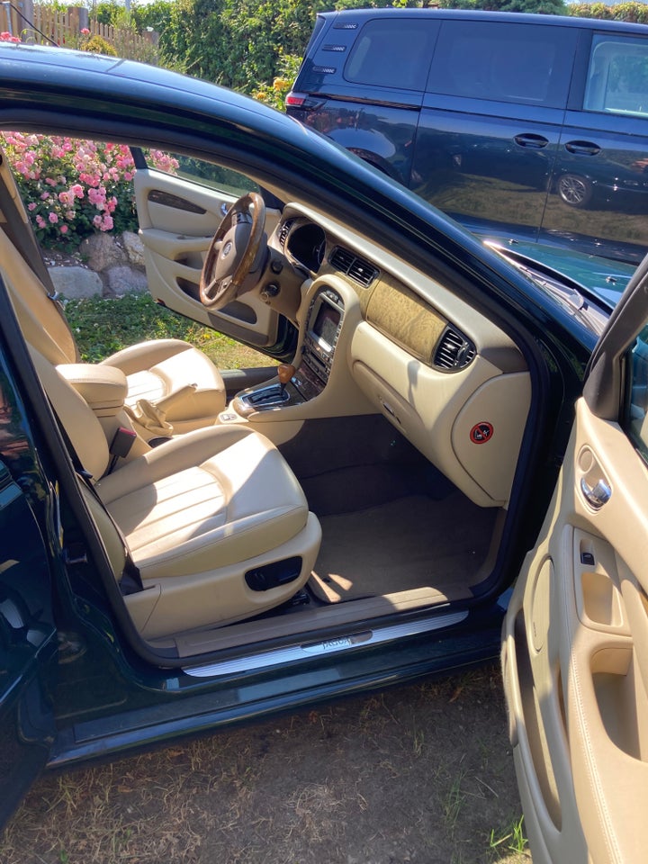 Jaguar X-type 3,0 Deluxe aut. 4d