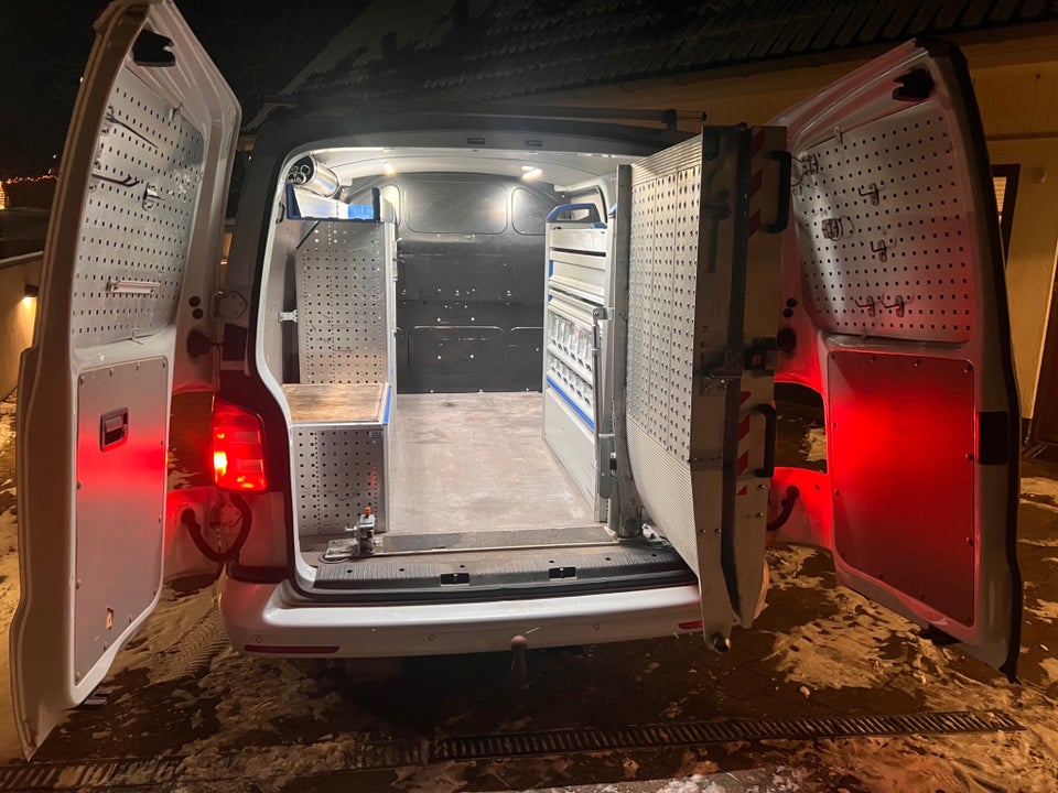 VW Transporter 2,0 TDi 204 Kassevogn DSG lang