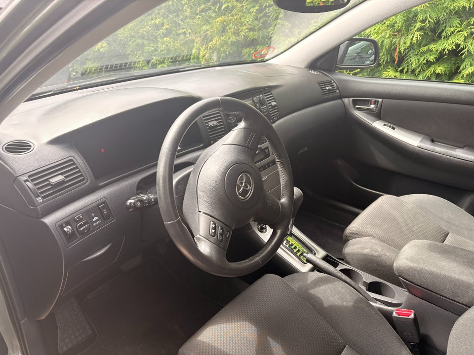 Toyota Corolla 1,6 Terra aut. 5d