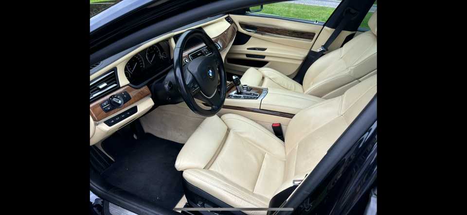 BMW 750i 4,4 xDrive Steptr. 4d