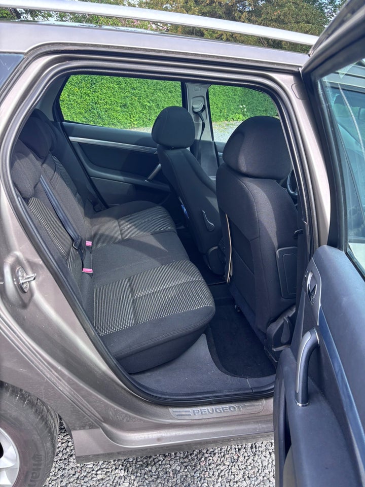 Peugeot 407 2,2 ST SW 5d