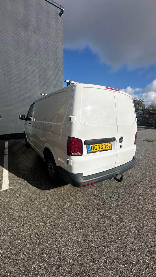 VW Transporter 2,0 TDi 110 Kassevogn kort