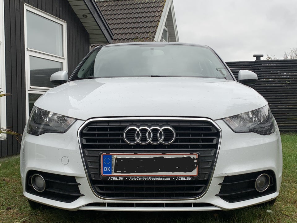 Audi A1 1,2 TFSi 86 Attraction Sportback 5d