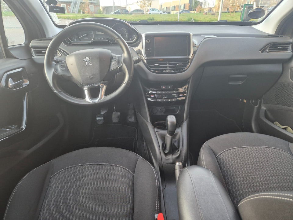 Peugeot 208 1,2 PureTech 82 Envy 5d