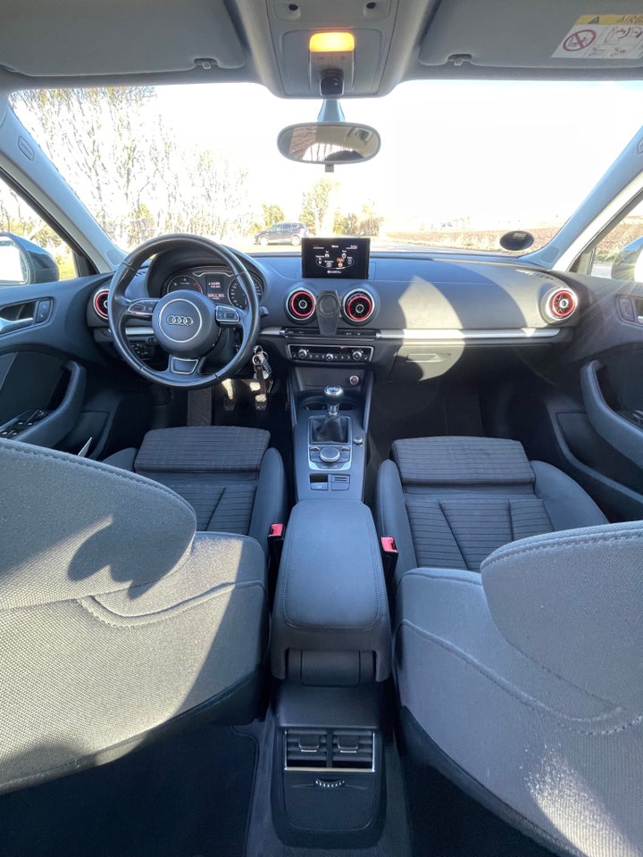 Audi A3 1,6 TDi Attraction Sportback 5d