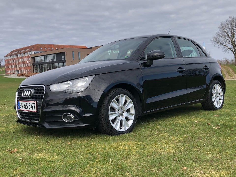 Audi A1 1,4 TFSi 122 Attraction Sportback 5d