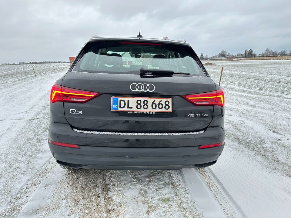 Audi Q3 45 TFSi e Attitude plus S-tr. 5d