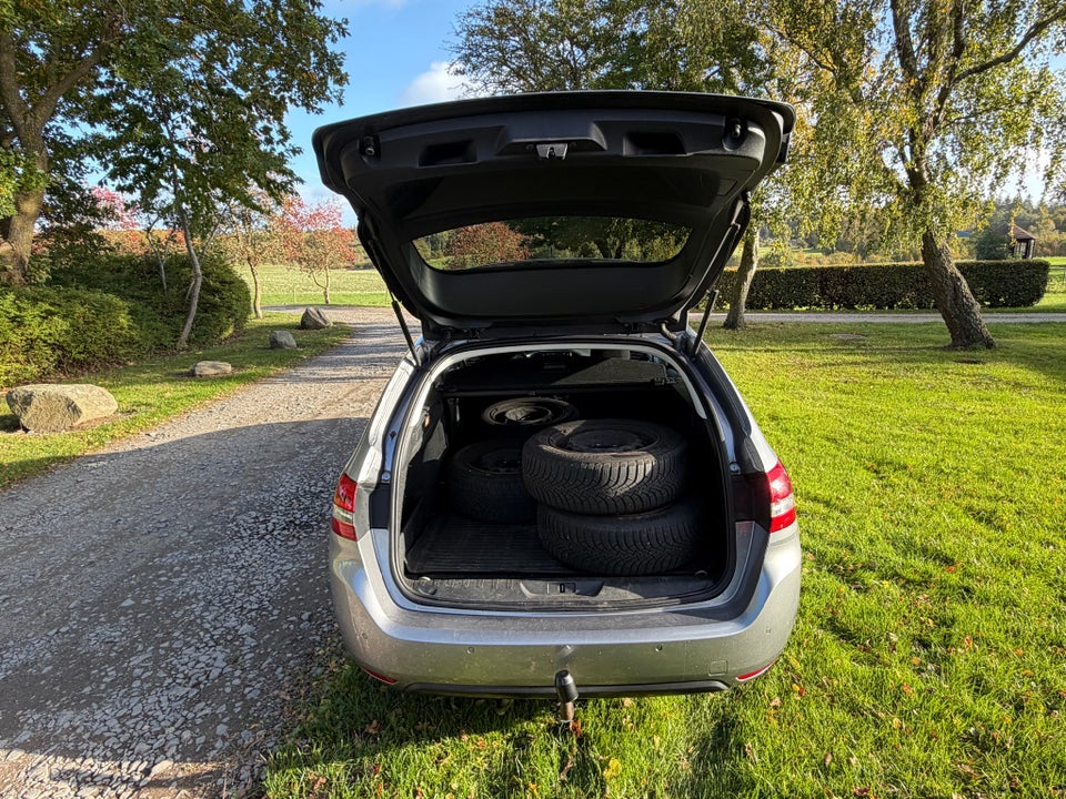 Peugeot 308 1,6 BlueHDi 120 Style SW 5d