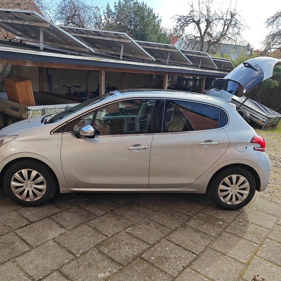 Peugeot 208 1,6 BlueHDi 100 Desire Sky 5d