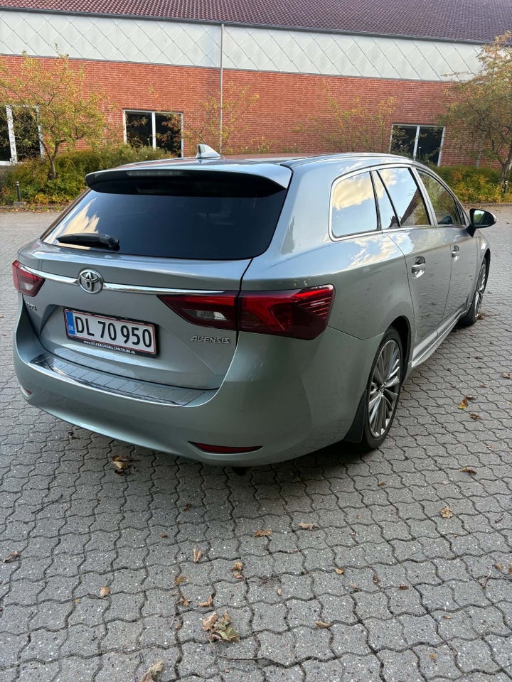 Toyota Avensis 1,8 VVT-i T2 Premium Touring Sports 5d