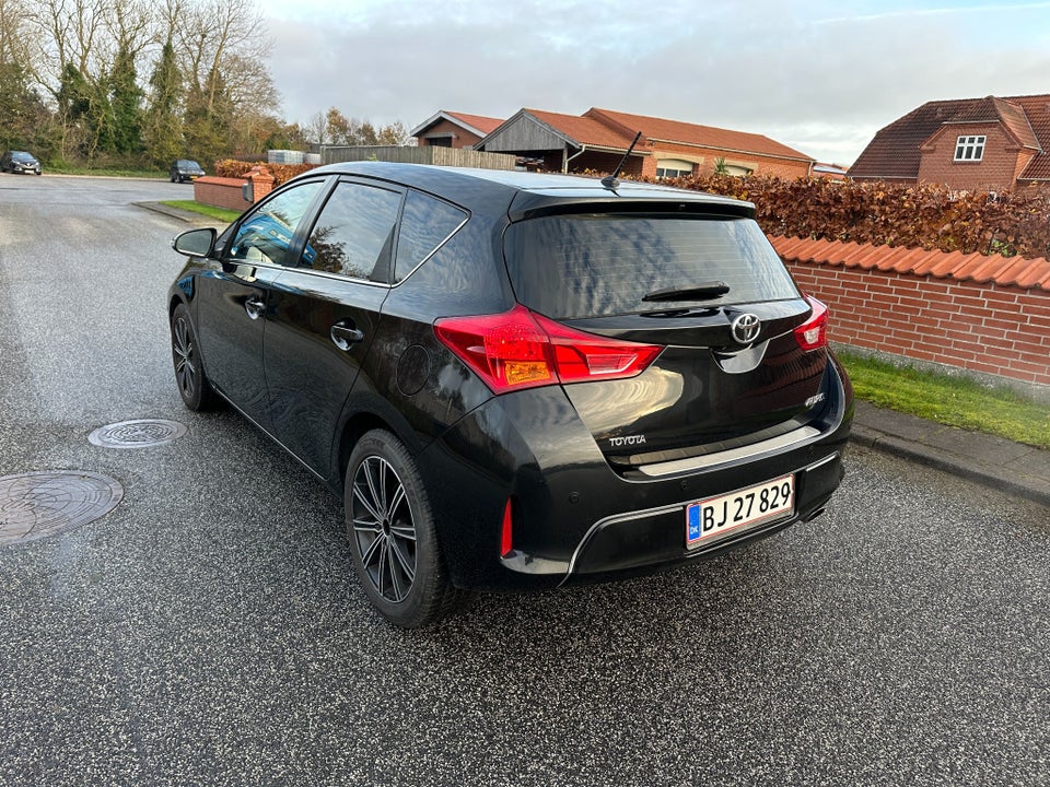 Toyota Auris 1,6 T2+ 5d