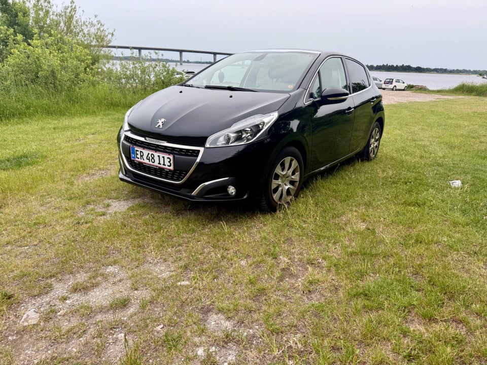 Peugeot 208 1,2 PureTech 82 Allure Sky 5d