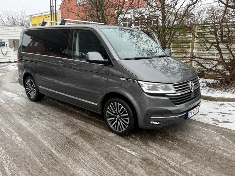 VW Multivan 2,0 TDi 199 Highline DSG 4Motion kort