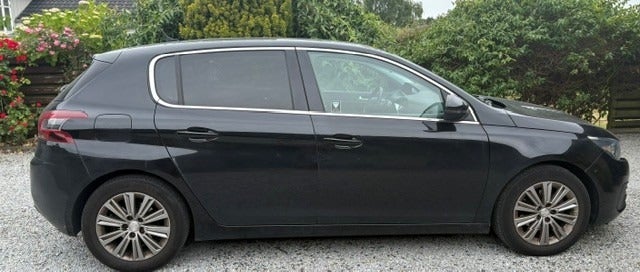 Peugeot 308 1,5 BlueHDi 130 Allure+ 5d