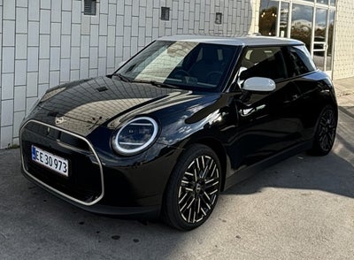 MINI Cooper E  Favoured Trim L 3d