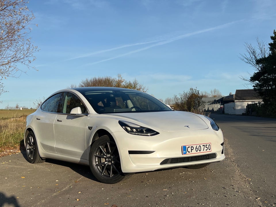 Tesla Model 3 Standard Range+ RWD 4d