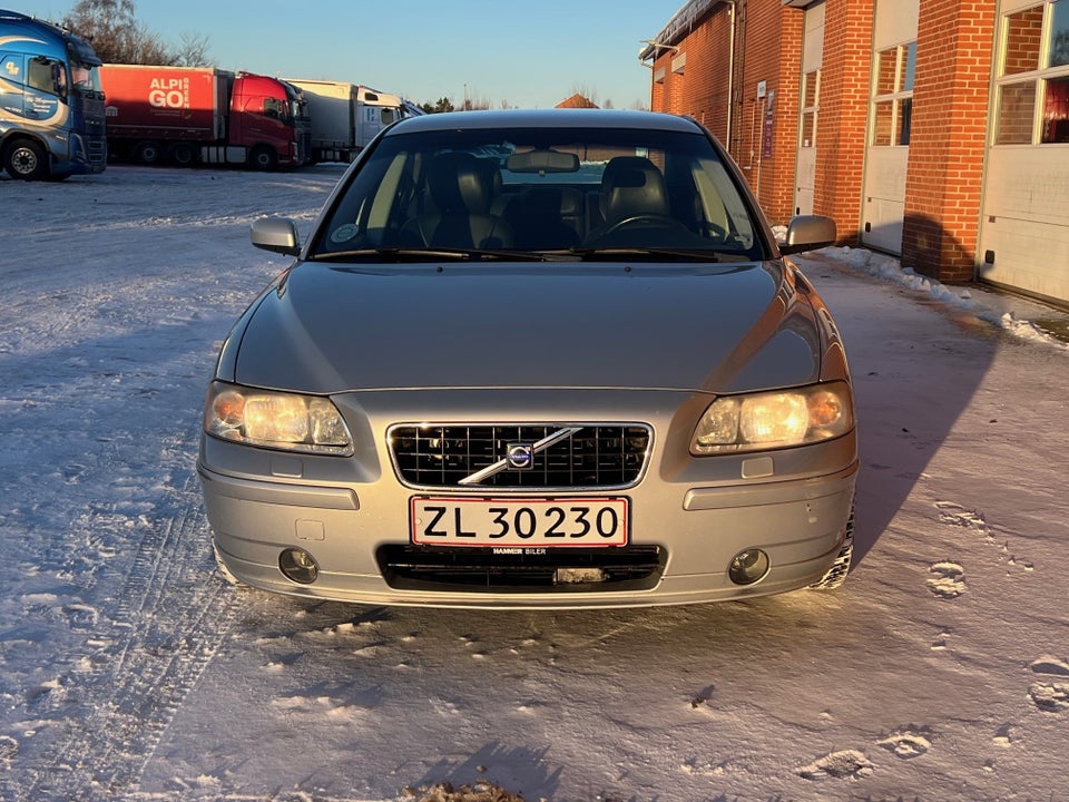 Volvo S60 2,4 170 Momentum 4d