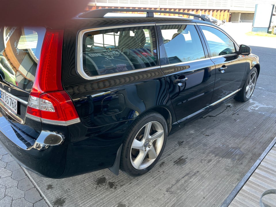 Volvo V70 2,0 T5 240 Momentum aut. 5d