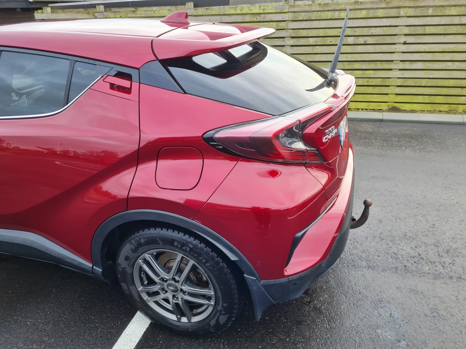 Toyota C-HR 1,8 Hybrid Premium Selected CVT 5d