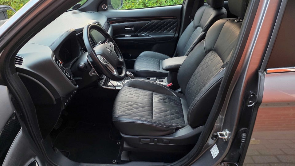 Mitsubishi Outlander 2,4 PHEV Instyle CVT 4WD 5d