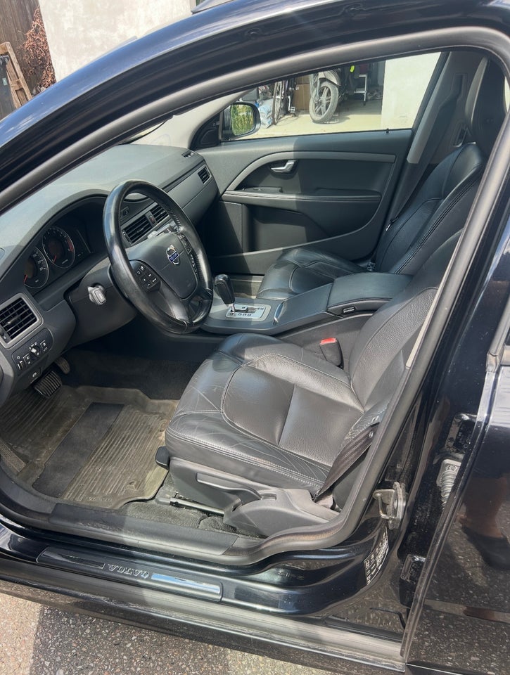 Volvo V70 2,5 T 230 Summum aut. 5d