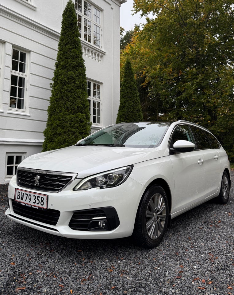 Peugeot 308 1,6 BlueHDi 120 Selection Sky SW 5d